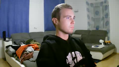 Snapshot of herbstenden chatting on 10-26-25, 08:15 John Pearl online show from 10-26-25, 08:15