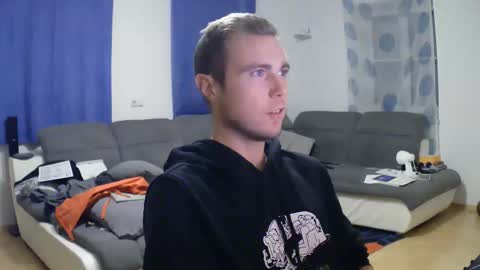 Snapshot of herbstenden chatting on 10-29-25, 08:43 John Pearl online show from 10-29-25, 08:43