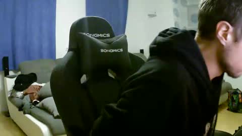 Snapshot of herbstenden chatting on 11-04-25, 07:46 John Pearl online show from 11-04-25, 07:46