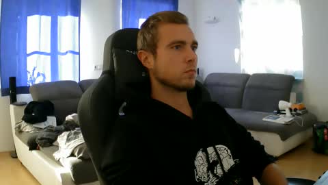 Snapshot of herbstenden chatting on 11-06-25, 10:38 John Pearl online show from 11-06-25, 10:38