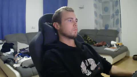 Snapshot of herbstenden chatting on 11-11-25, 07:47 John Pearl online show from 11-11-25, 07:47