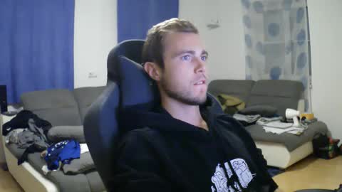 Snapshot of herbstenden chatting on 11-15-25, 05:42 John Pearl online show from 11-15-25, 05:42