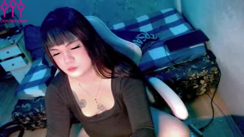 Snapshot of hermaphrodite199x chatting on 01-09-26, 11:35 hermaphrodite199x online show from 01-09-26, 11:35