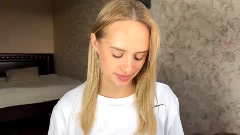 Sylvia online show from 09-23-25, 07:55