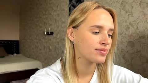 Sylvia online show from 09-27-25, 07:35