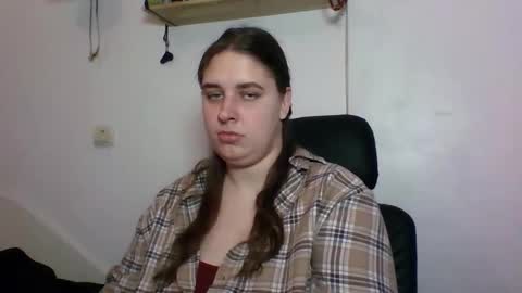 hess_luna_ online show from 10-08-25, 09:07