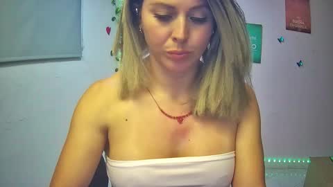 Hestesiaxx online show from 11-15-25, 02:09