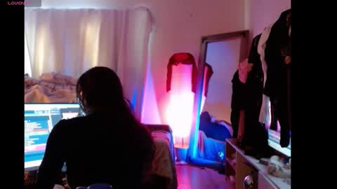 Snapshot of hevin69 chatting on 02-05-26, 09:30 hevin69 online show from 02-05-26, 09:30