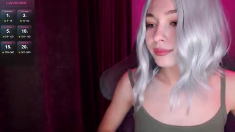 Snapshot of hey_nora_ chatting on 10-09-25, 11:41 Nora online show from 10-09-25, 11:41