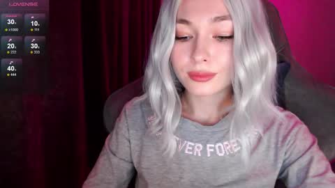 Snapshot of hey_nora_ chatting on 10-17-25, 03:14 Nora online show from 10-17-25, 03:14