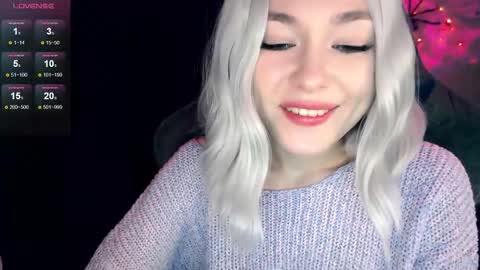 Snapshot of hey_nora_ chatting on 11-18-25, 01:22 Nora online show from 11-18-25, 01:22