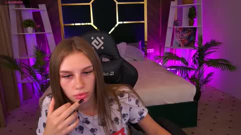 Snapshot of heyemilly chatting on 10-22-25, 08:08 heyemilly online show from 10-22-25, 08:08