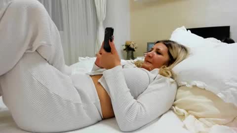 Heyheygrey online show from 01-14-25, 04:57