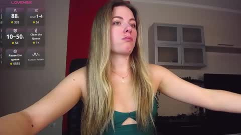 Lina online show from 12-16-25, 07:57