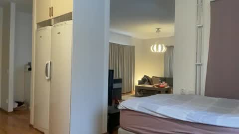 hichemlacoste333 online show from 01-08-26, 02:08