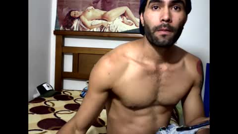 Snapshot of hideonbush051 chatting on 11-11-25, 12:27 hideonbush online show from 11-11-25, 12:27