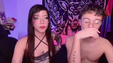 High he  Comfy she online show from 02-19-25, 06:33