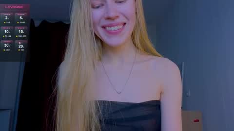 Chloe online show from 11-08-25, 12:00