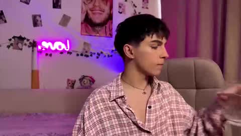 Snapshot of hiidear chatting on 03-18-26, 02:53 twinkvadusha online show from 03-18-26, 02:53