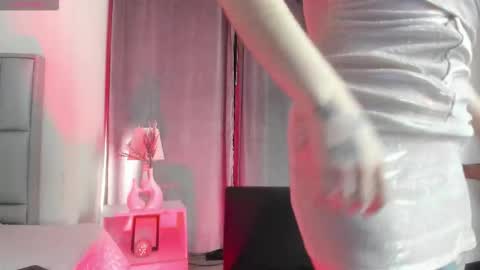 hikarii_ online show from 11-26-25, 07:15