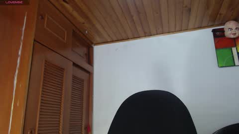 hilaril18 online show from 11-25-25, 12:10