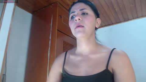 hilaril18 online show from 11-30-25, 03:27