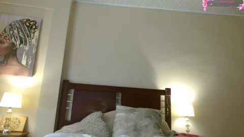 Snapshot of hillary_foox chatting on 10-20-25, 06:30 Hillary online show from 10-20-25, 06:30