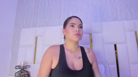 Snapshot of hillary_uckerman_ chatting on 10-11-25, 11:42 Hillary online show from 10-11-25, 11:42