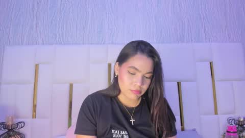 Snapshot of hillary_uckerman_ chatting on 10-13-25, 11:32 Hillary online show from 10-13-25, 11:32