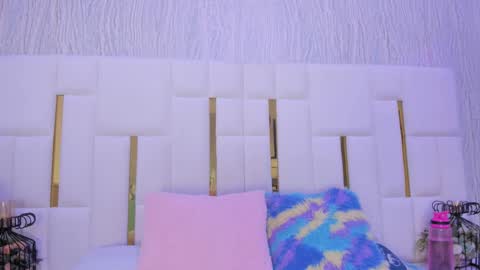 Snapshot of hillary_uckerman_ chatting on 10-14-25, 11:33 Hillary online show from 10-14-25, 11:33