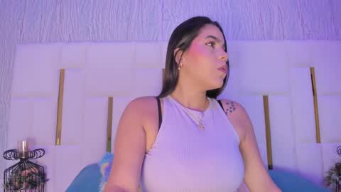 Snapshot of hillary_uckerman_ chatting on 10-15-25, 11:32 Hillary online show from 10-15-25, 11:32