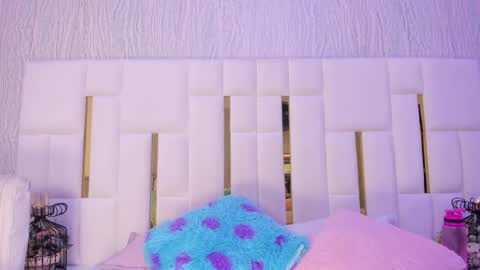 Snapshot of hillary_uckerman_ chatting on 10-21-25, 11:44 Hillary online show from 10-21-25, 11:44