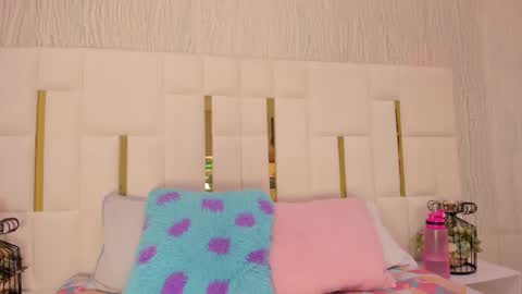 Snapshot of hillary_uckerman_ chatting on 10-25-25, 11:29 Hillary online show from 10-25-25, 11:29