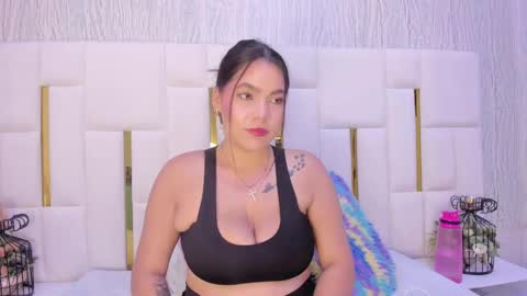 Snapshot of hillary_uckerman_ chatting on 10-30-25, 11:00 Hillary online show from 10-30-25, 11:00