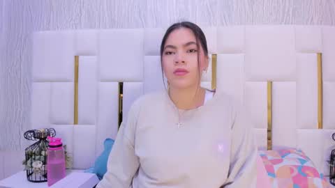 Snapshot of hillary_uckerman_ chatting on 10-31-25, 09:54 Hillary online show from 10-31-25, 09:54