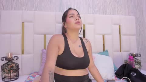 Snapshot of hillary_uckerman_ chatting on 11-09-25, 09:40 Hillary online show from 11-09-25, 09:40