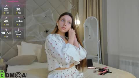 hina smilth online show from 10-30-25, 11:33