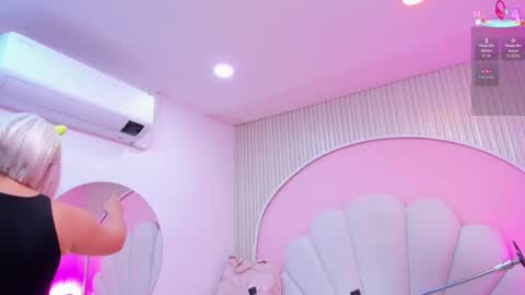 hinata_dolly online show from 10-30-25, 11:00