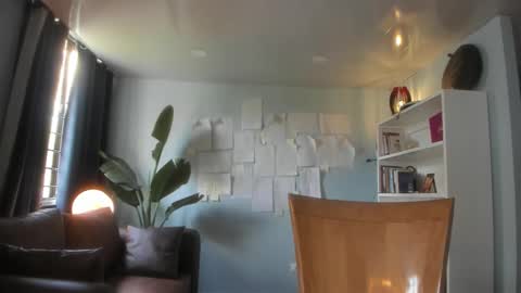 Hinnata online show from 10-18-25, 04:08