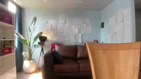 Hinnata online show from 11-30-25, 06:12