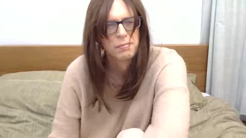 Snapshot of hiriley chatting on 11-06-25, 09:37 HiRiley online show from 11-06-25, 09:37