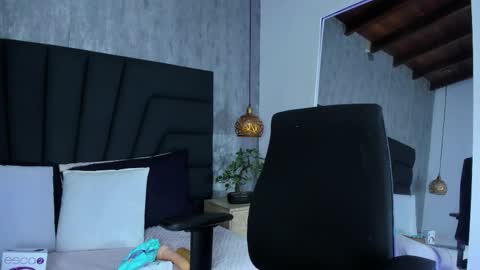 Snapshot of hisoka_0 chatting on 11-21-25, 01:04 Hisoka online show from 11-21-25, 01:04