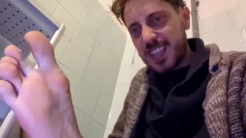 Snapshot of hitmenoww chatting on 12-21-24, 09:36 hitmenoww online show from 12-21-24, 09:36