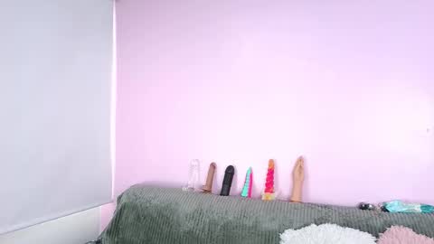 hiyakasudere_ online show from 10-22-25, 06:51