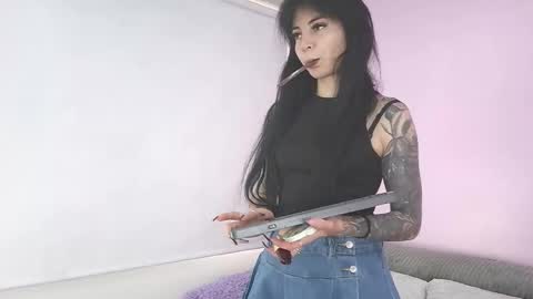 hiyakasudere_ online show from 10-30-25, 06:41