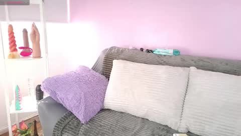 hiyakasudere_ online show from 12-04-25, 06:49