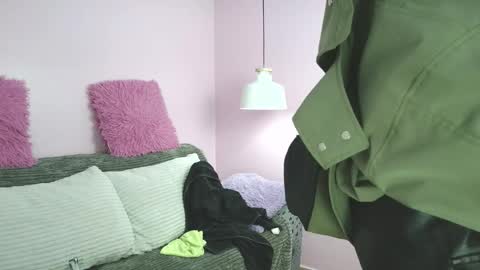 hiyakasudere_ online show from 01-07-26, 12:29