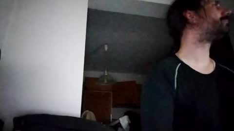 Snapshot of hmuench85 chatting on 01-04-25, 04:33 H online show from 01-04-25, 04:33