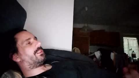 Snapshot of hmuench85 chatting on 01-04-25, 07:34 H online show from 01-04-25, 07:34