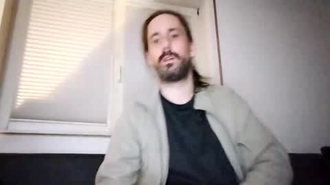 Snapshot of hmuench85 chatting on 01-12-25, 01:42 H online show from 01-12-25, 01:42